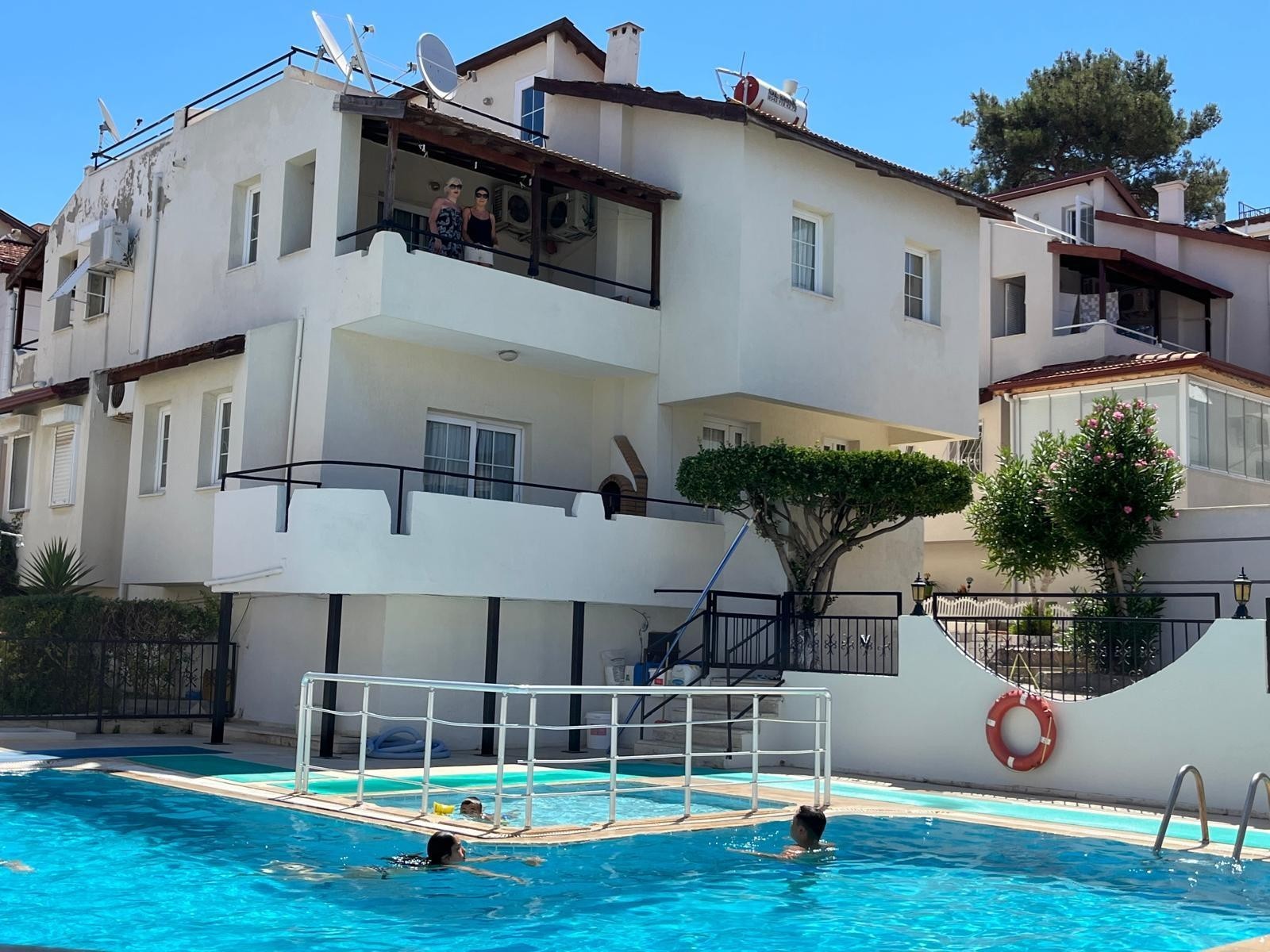 FOR SALE IN KUŞADASI LADIES BEACH | ONLY 400 M TO THE SEA | POOLSIDE CORNER VILLA | 140 SQM NET