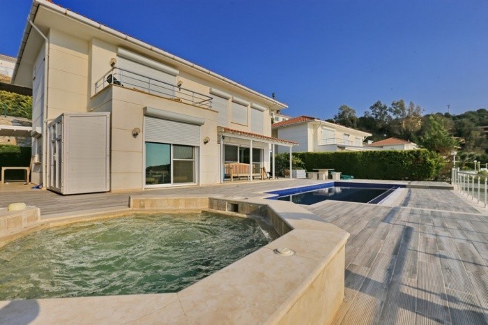 Dream Detached Villa With Private Pool