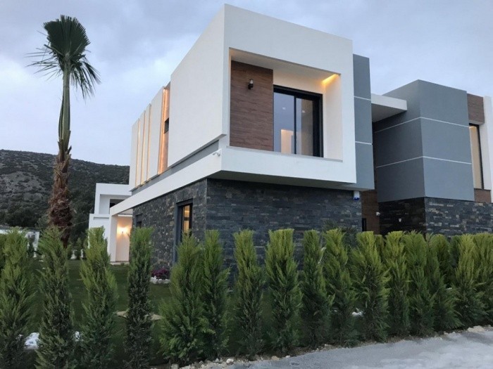 Luxury Detached Villas With Private Pool