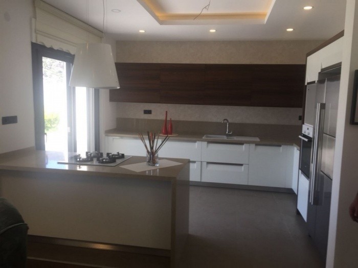 РОСКОШНАЯ ОТДЕЛЬНАЯ ВИЛЛА С ЧАСТНЫМ БАССЕЙНОМ В КУШАДАСЫ.