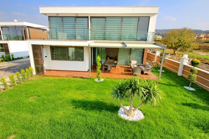 РОСКОШНАЯ ОТДЕЛЬНАЯ ВИЛЛА С ЧАСТНЫМ УЧАСТКОМ В КУШАДАСЫ.