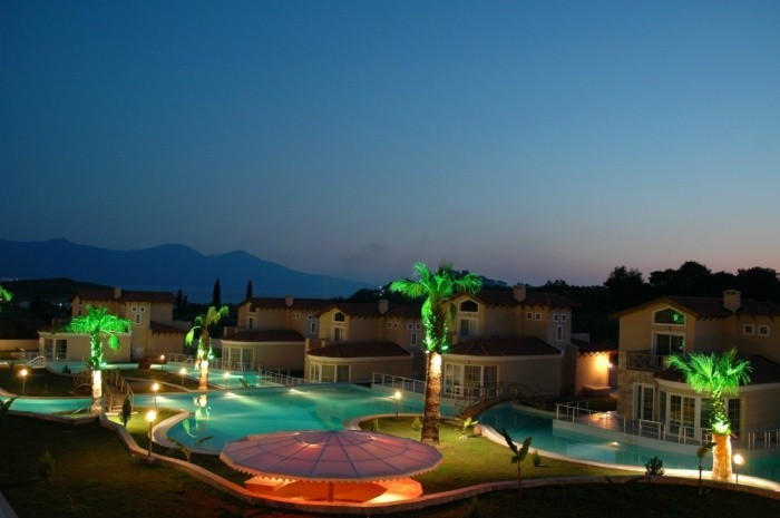 РОСКОШНАЯ ОТДЕЛЬНАЯ ВИЛЛА В КУШАДАСЫ.