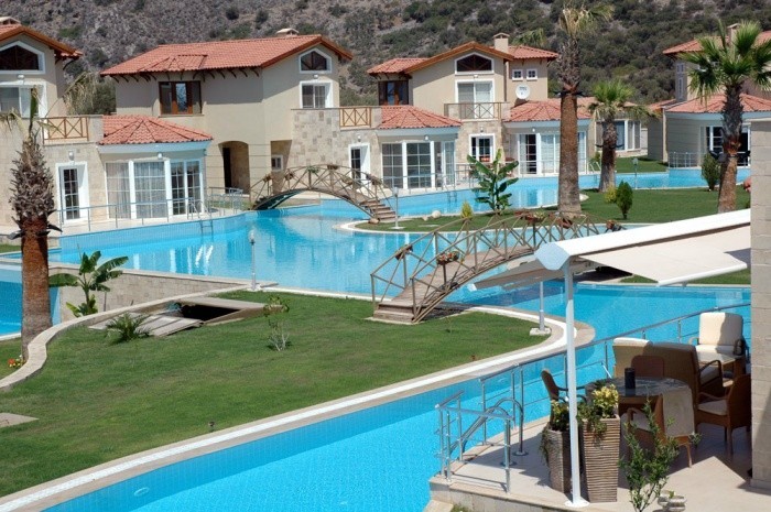 РОСКОШНАЯ ОТДЕЛЬНАЯ ВИЛЛА В КУШАДАСЫ.