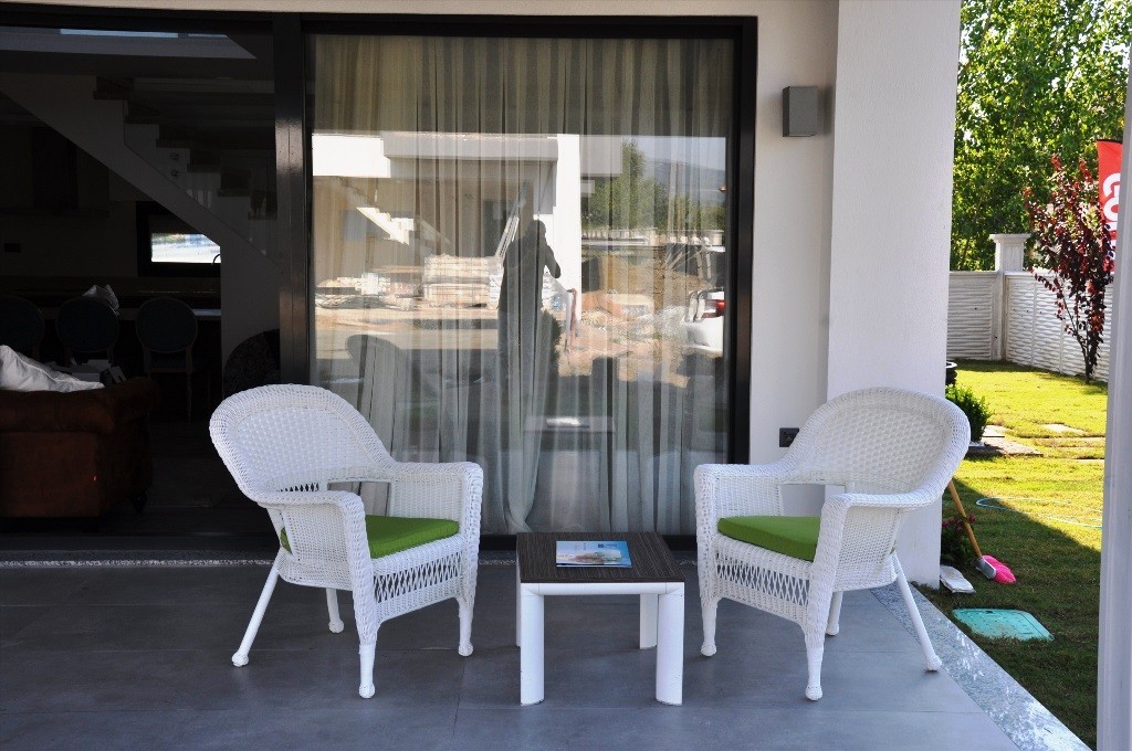 ОТДЕЛЬНАЯ ВИЛЛА С ЧАСТНЫМ САДОВЫМ УЧАСТКОМ В КУШАДАСЫ.