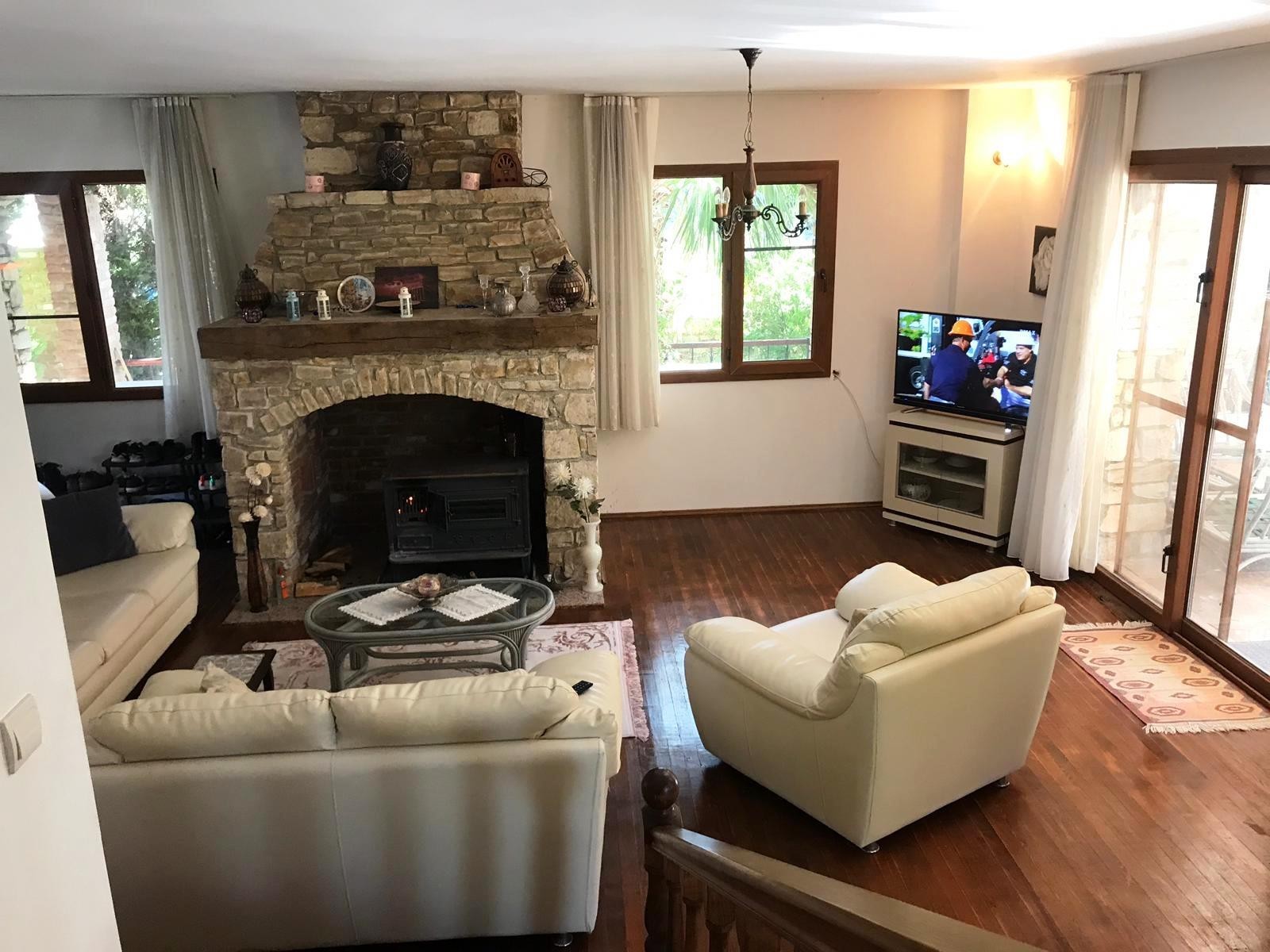 РОСКОШНАЯ ОТДЕЛЬНАЯ ВИЛЛА ИЗ КАМНЯ С ЧАСТНЫМ БАССЕЙНОМ В КУШАДАСЫ.