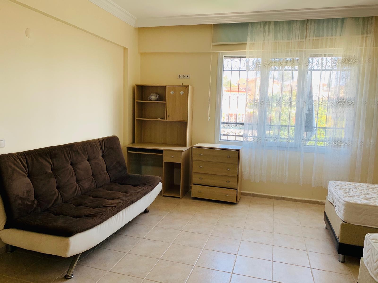 РОСКОШНАЯ ОТДЕЛЬНАЯ ВИЛЛА С ЧАСТНЫМ УЧАСТКОМ ПЛОЩАДЬЮ 1200 М2 В КУШАДАСЫ.