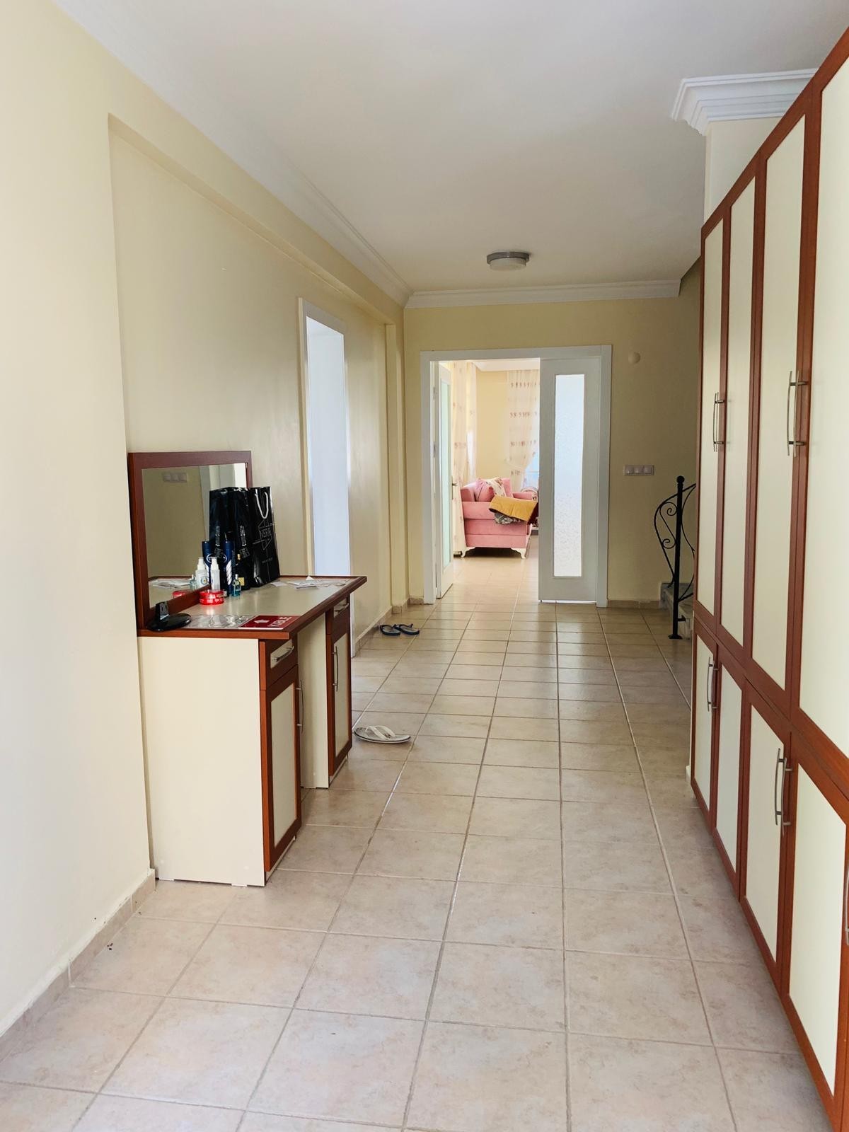 РОСКОШНАЯ ОТДЕЛЬНАЯ ВИЛЛА С ЧАСТНЫМ УЧАСТКОМ ПЛОЩАДЬЮ 1200 М2 В КУШАДАСЫ.