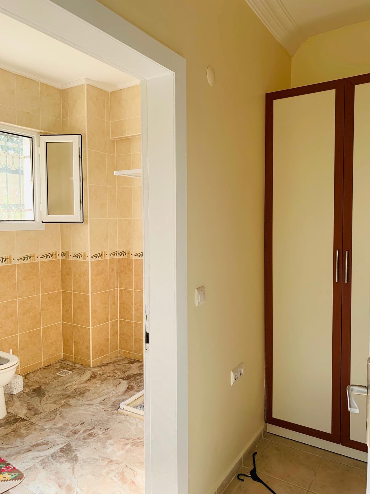 РОСКОШНАЯ ОТДЕЛЬНАЯ ВИЛЛА С ЧАСТНЫМ УЧАСТКОМ ПЛОЩАДЬЮ 1200 М2 В КУШАДАСЫ.