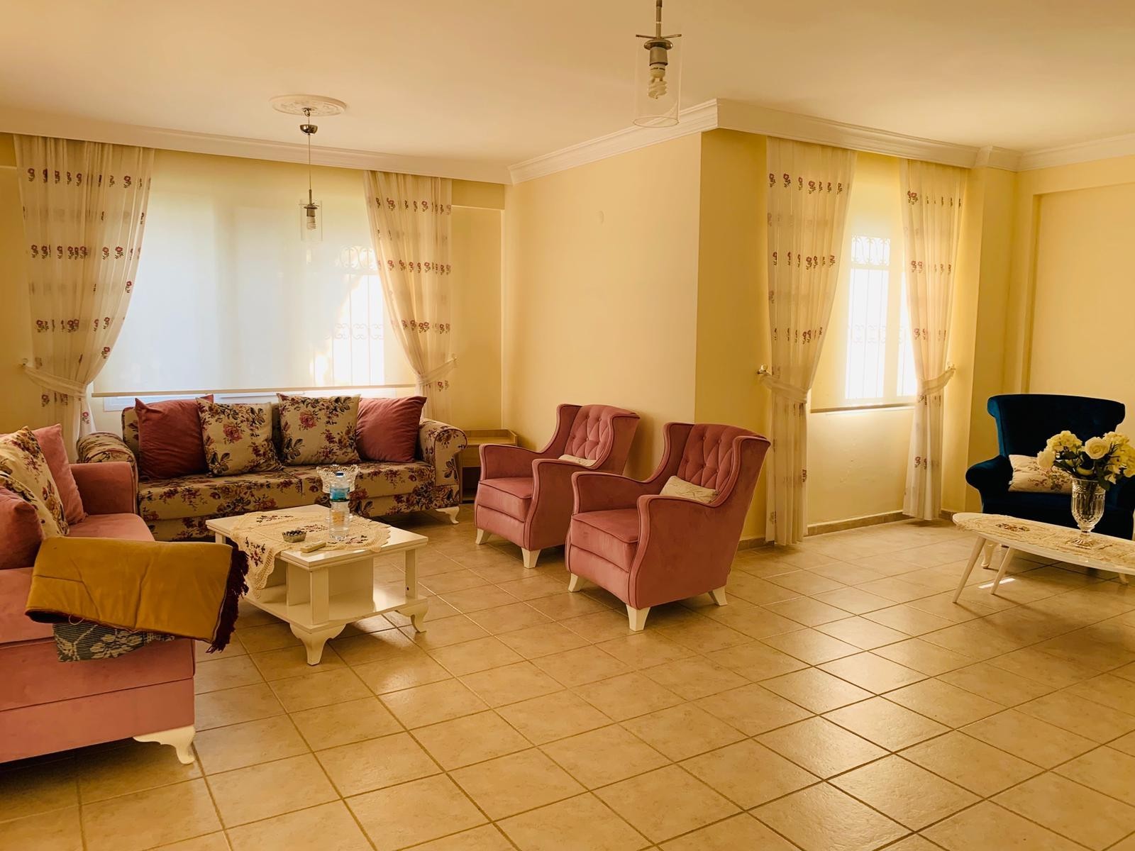 РОСКОШНАЯ ОТДЕЛЬНАЯ ВИЛЛА С ЧАСТНЫМ УЧАСТКОМ ПЛОЩАДЬЮ 1200 М2 В КУШАДАСЫ.