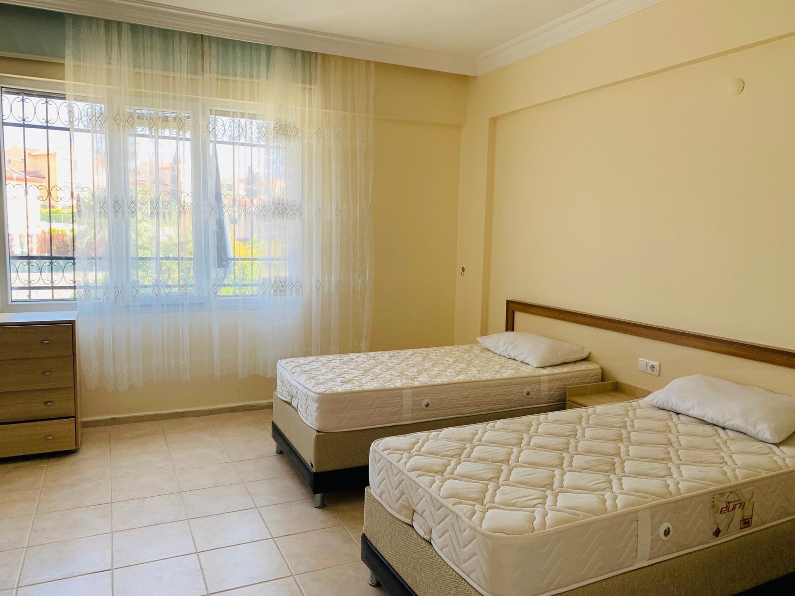 РОСКОШНАЯ ОТДЕЛЬНАЯ ВИЛЛА С ЧАСТНЫМ УЧАСТКОМ ПЛОЩАДЬЮ 1200 М2 В КУШАДАСЫ.