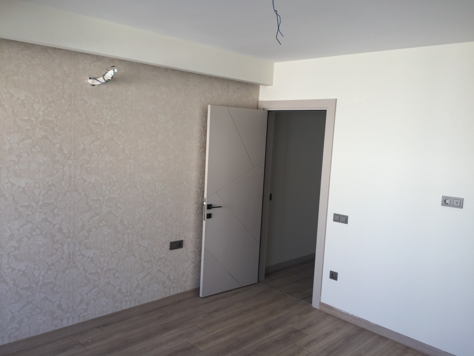 BRAND NEW 3 BEDROOMED RESIDENCE