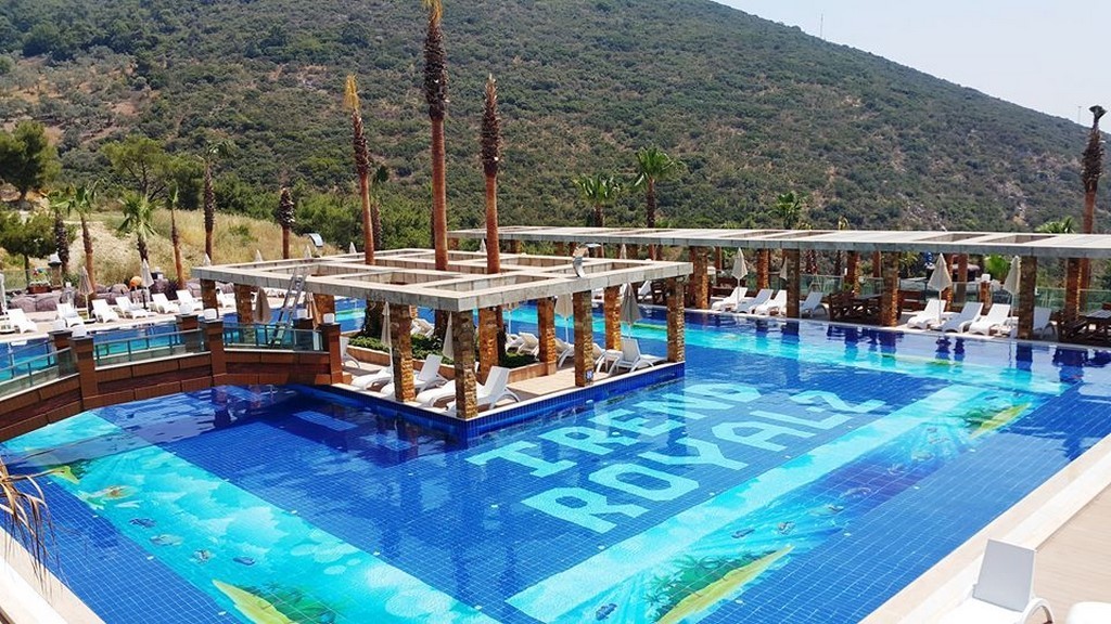 РОСКОШНЫЙ ПЕНТХАУС С ВИДОМ НА МОРЕ В КУШАДАСЫ.