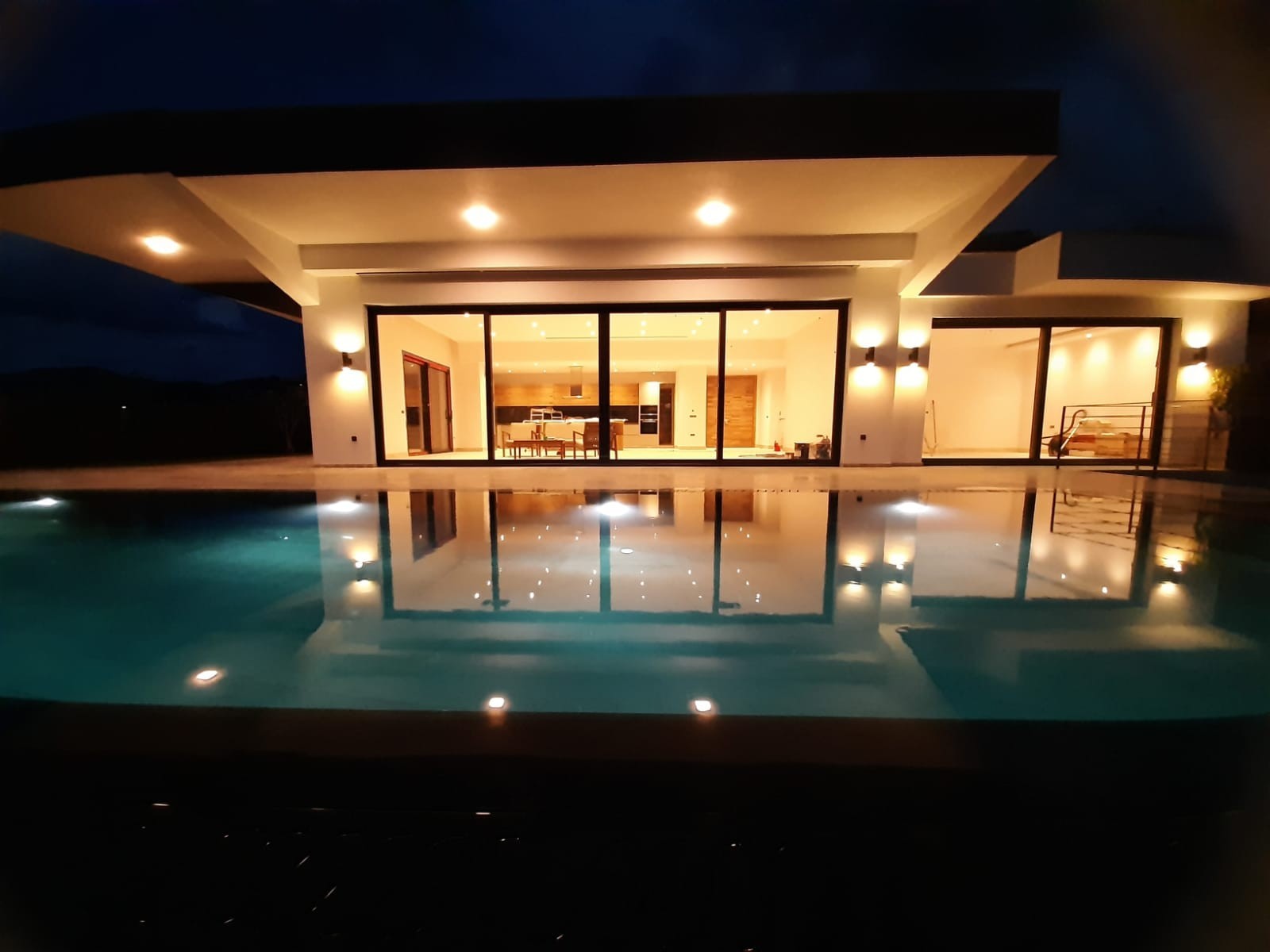 РОСКОШНАЯ ОТДЕЛЬНАЯ ВИЛЛА В РАЙОНЕ ЯЛЫКАВАК БОДРУМ.