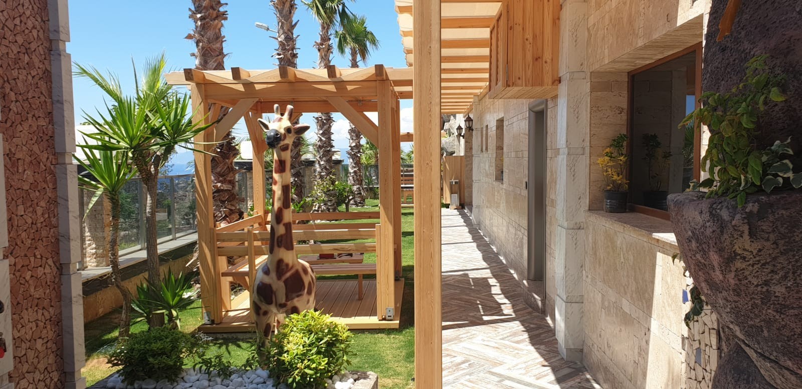 3 BEDROOMED  LUXURY RESIDENCE FOR SALE IN LADIES BEACH