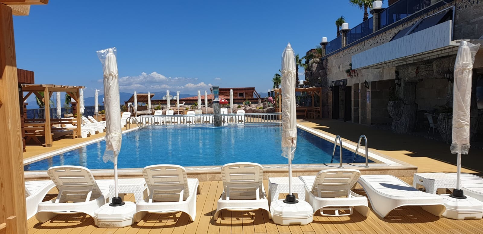 3 BEDROOMED  LUXURY RESIDENCE FOR SALE IN LADIES BEACH