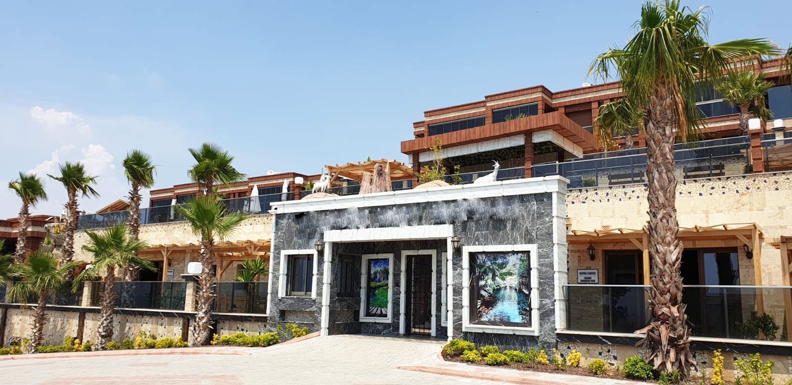 3 BEDROOMED  LUXURY RESIDENCE FOR SALE IN LADIES BEACH