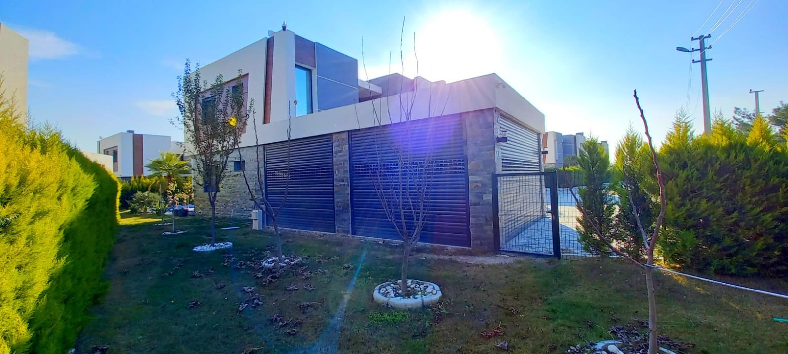 ОТДЕЛЬНАЯ ВИЛЛА С ЧАСТНЫМ БАССЕЙНОМ В ЦЕНТРЕ ГОРОДА КУШАДАСЫ.