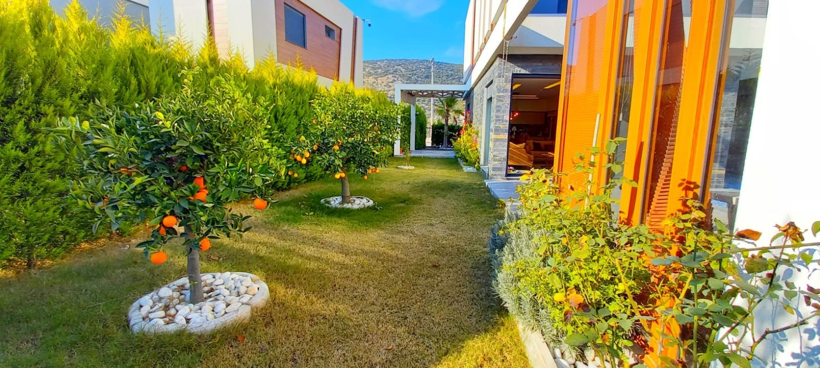 ОТДЕЛЬНАЯ ВИЛЛА С ЧАСТНЫМ БАССЕЙНОМ В ЦЕНТРЕ ГОРОДА КУШАДАСЫ.