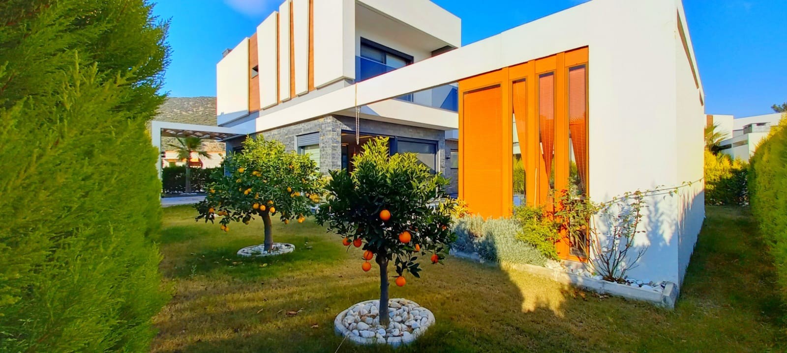 ОТДЕЛЬНАЯ ВИЛЛА С ЧАСТНЫМ БАССЕЙНОМ В ЦЕНТРЕ ГОРОДА КУШАДАСЫ.