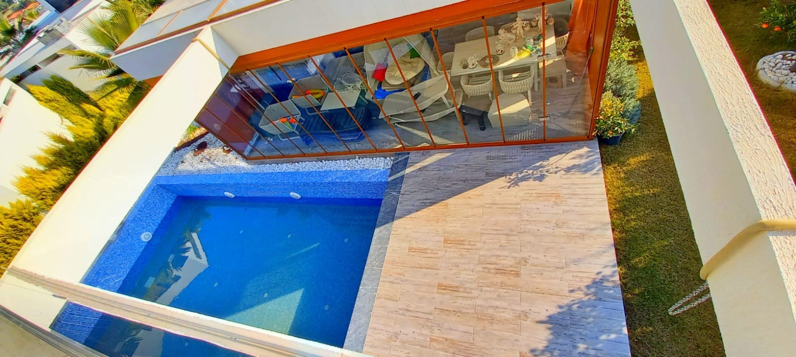 ОТДЕЛЬНАЯ ВИЛЛА С ЧАСТНЫМ БАССЕЙНОМ В ЦЕНТРЕ ГОРОДА КУШАДАСЫ.