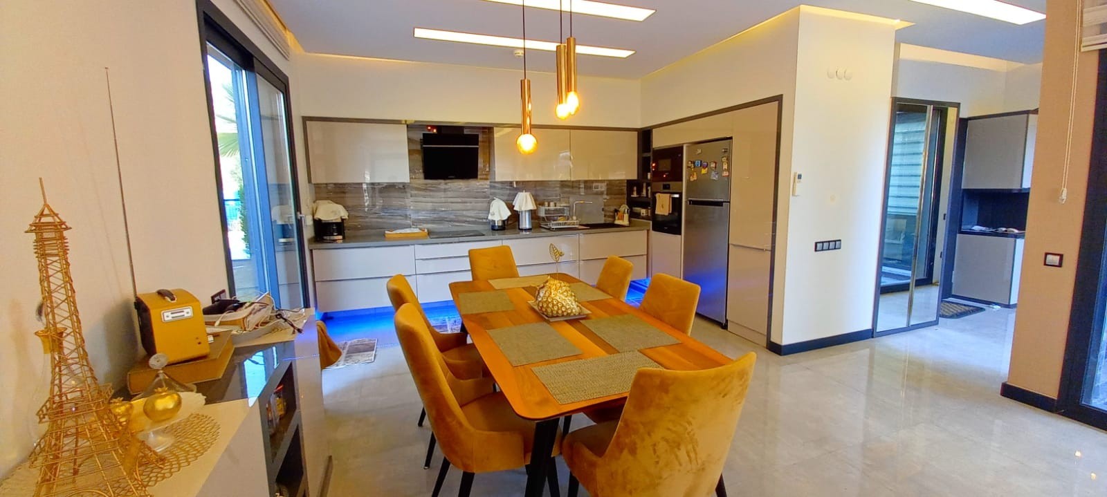 ОТДЕЛЬНАЯ ВИЛЛА С ЧАСТНЫМ БАССЕЙНОМ В ЦЕНТРЕ ГОРОДА КУШАДАСЫ.