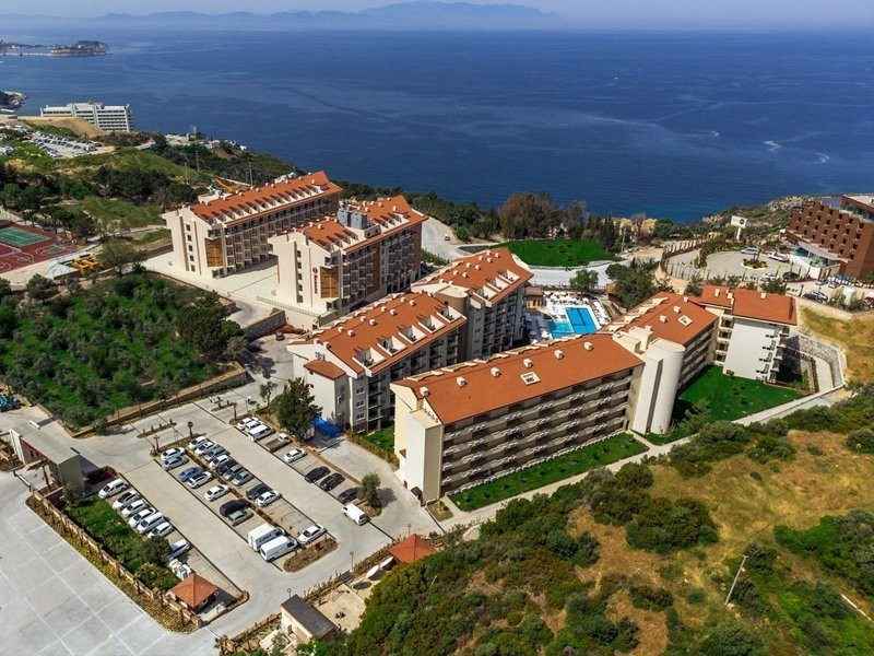 Luxury Furnished 3 Bed Unit in Beachfront Project Kusadasi