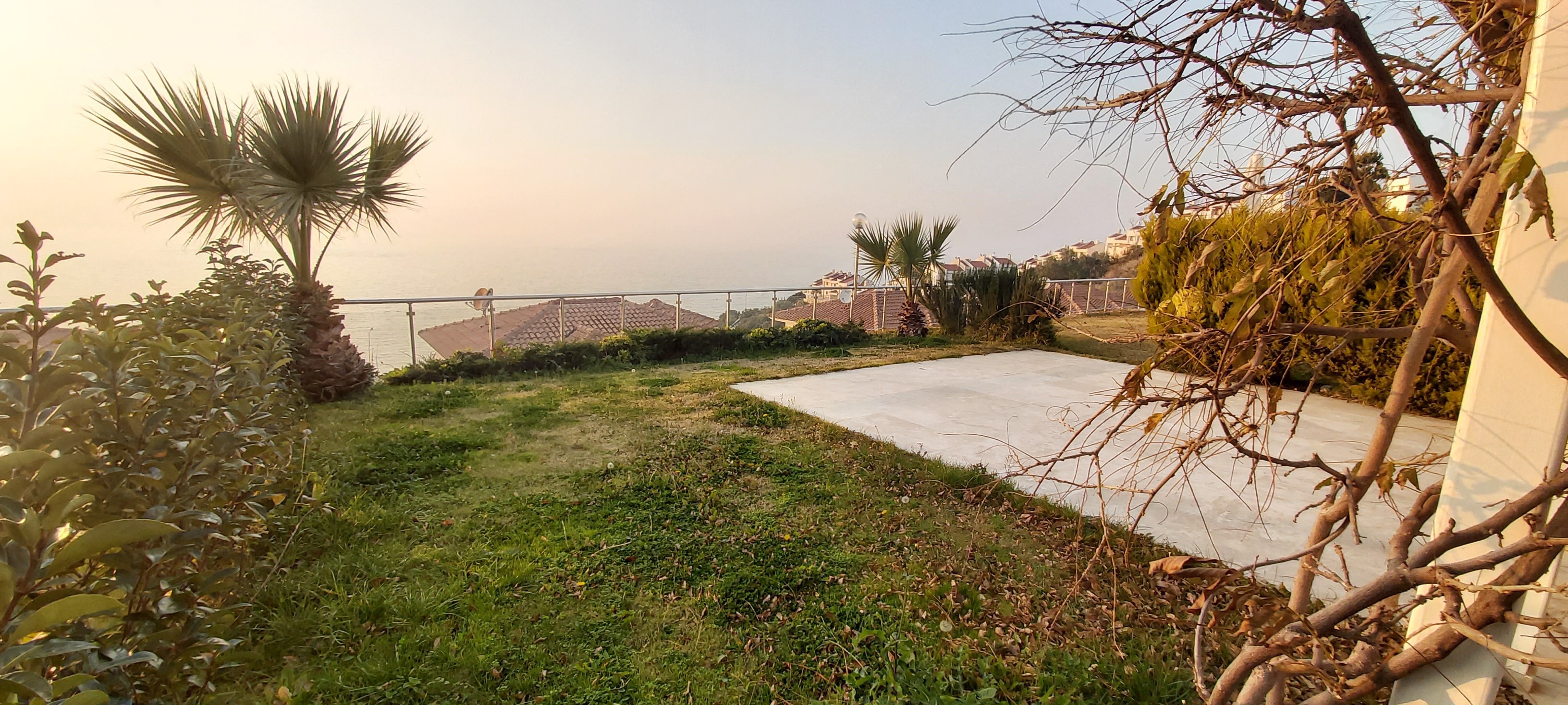 ВИЛЛА С ВИДОМ НА МОРЕ НА ПЕРВОЙ БЕРЕГОВОЙ ЛИНИИ В КУШАДАСЫ.