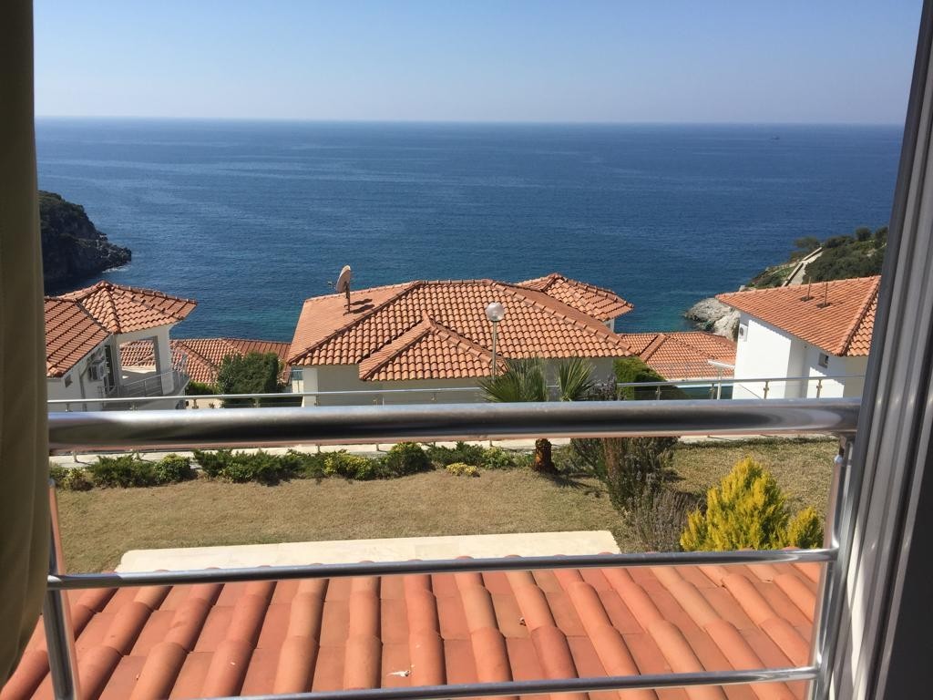 ВИЛЛА С ВИДОМ НА МОРЕ НА ПЕРВОЙ БЕРЕГОВОЙ ЛИНИИ В КУШАДАСЫ.