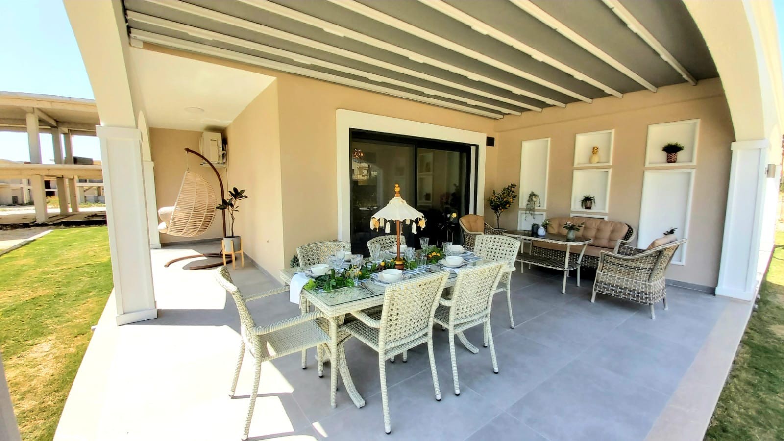 ОТДЕЛЬНАЯ ВИЛЛА НА ПЕРВОЙ БЕРЕГОВОЙ ЛИНИИ В РАЙОНЕ ДАВУТЛАР.