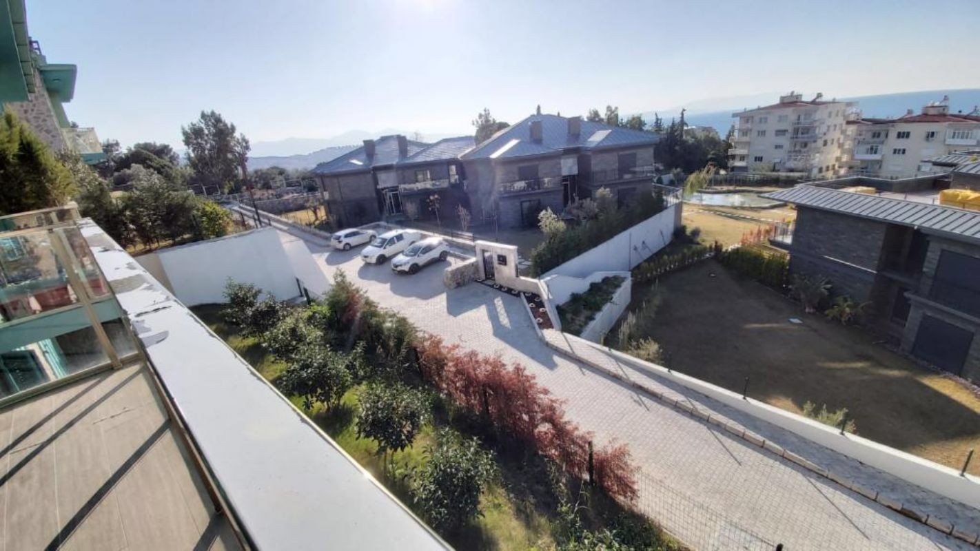 NATURAL STONE ARCHITECTURE 1 BEDROOM RESIDENCE WITH NICE SEAVIEW AT MARINA LOCATION