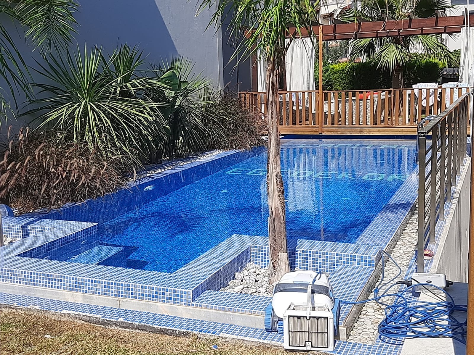 ОТДЕЛЬНАЯ ВИЛЛА С ЧАСТНЫМ БАССЕЙНОМ В КУШАДАСЫ.