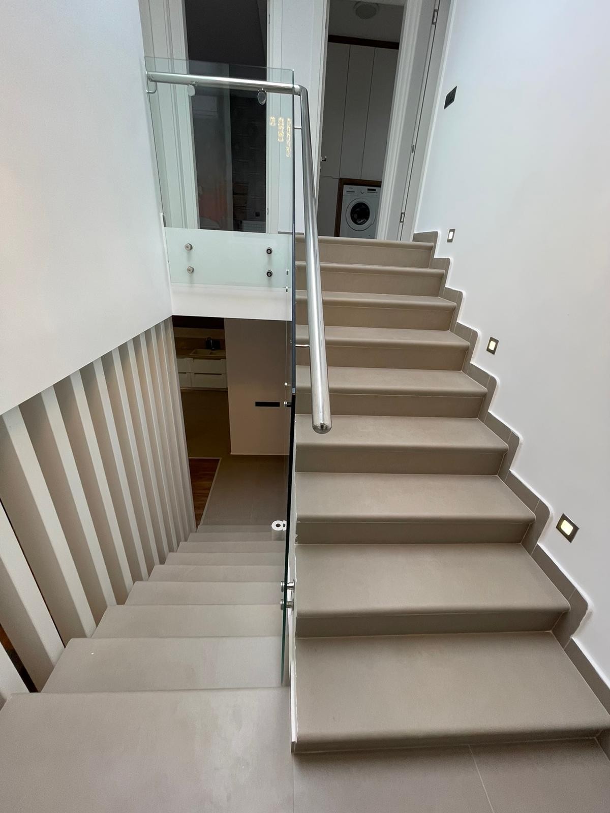 FULLY FURNISHED BRAND NEW CLOSE TO THE BEACH & TOWN