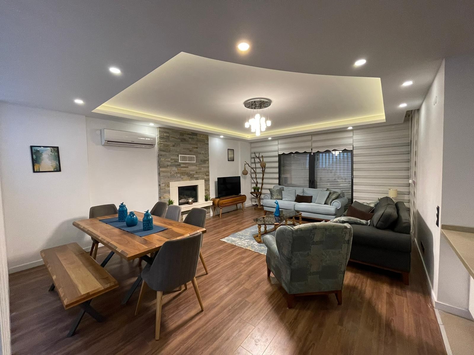 FULLY FURNISHED BRAND NEW CLOSE TO THE BEACH & TOWN