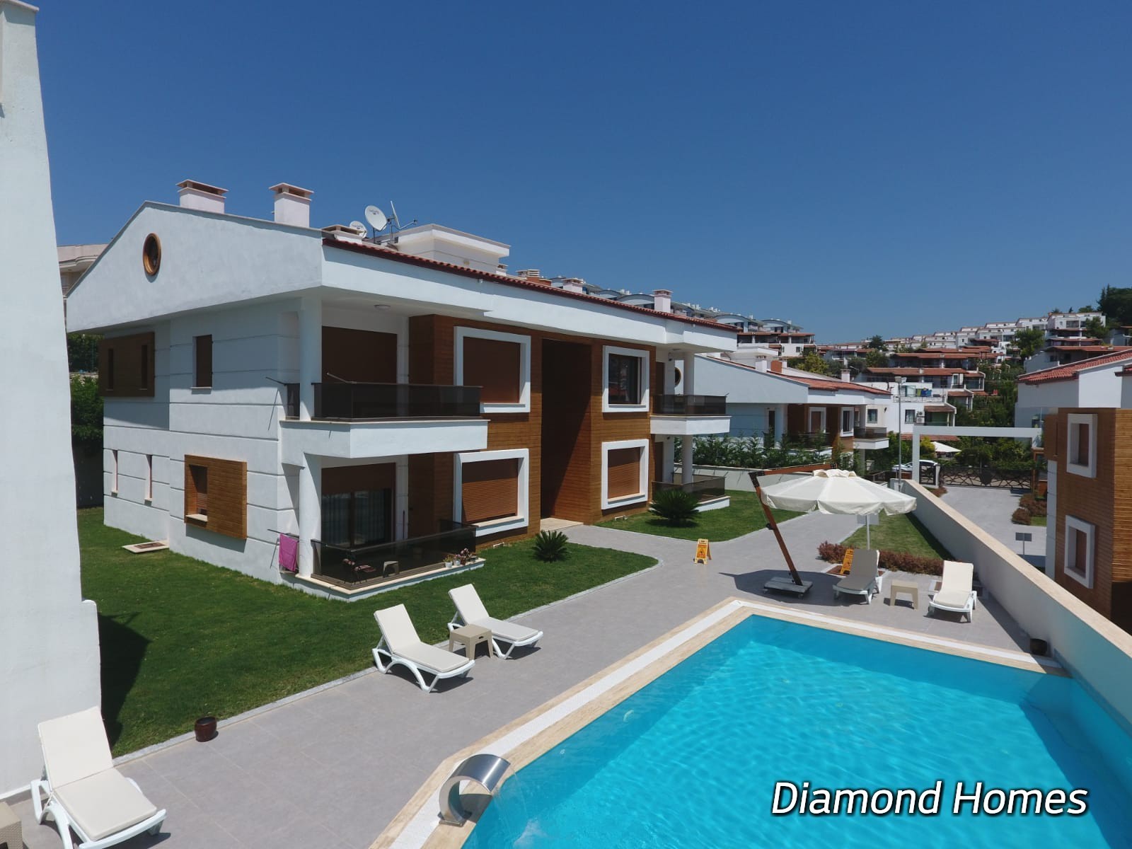 LADIES BEACH  BRAND NEW 2 BEDROOM APARTMENT FOR SALE