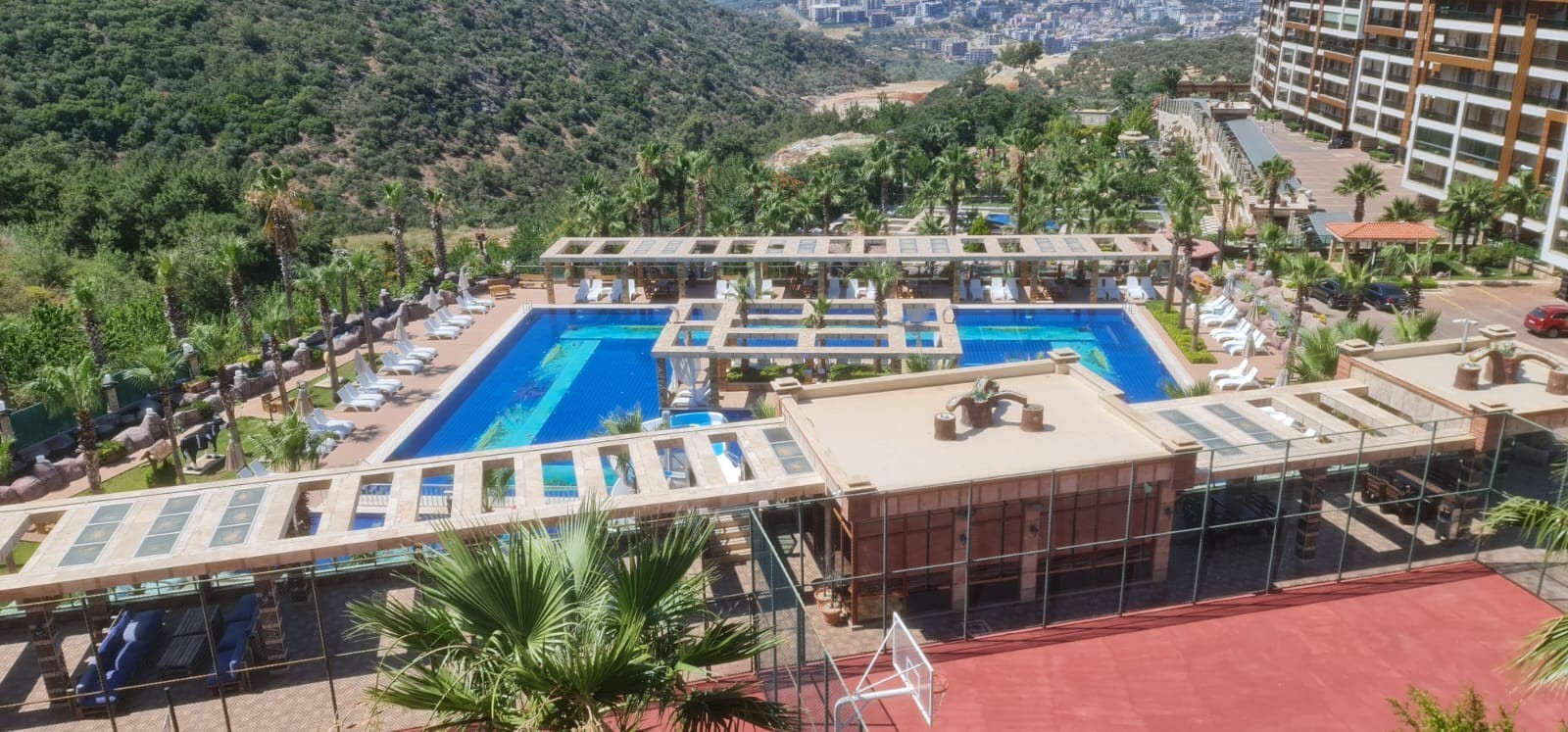 РОСКОШНЫЙ ПЕНТХАУС С ВИДОМ НА МОРЕ В КУШАДАСЫ.