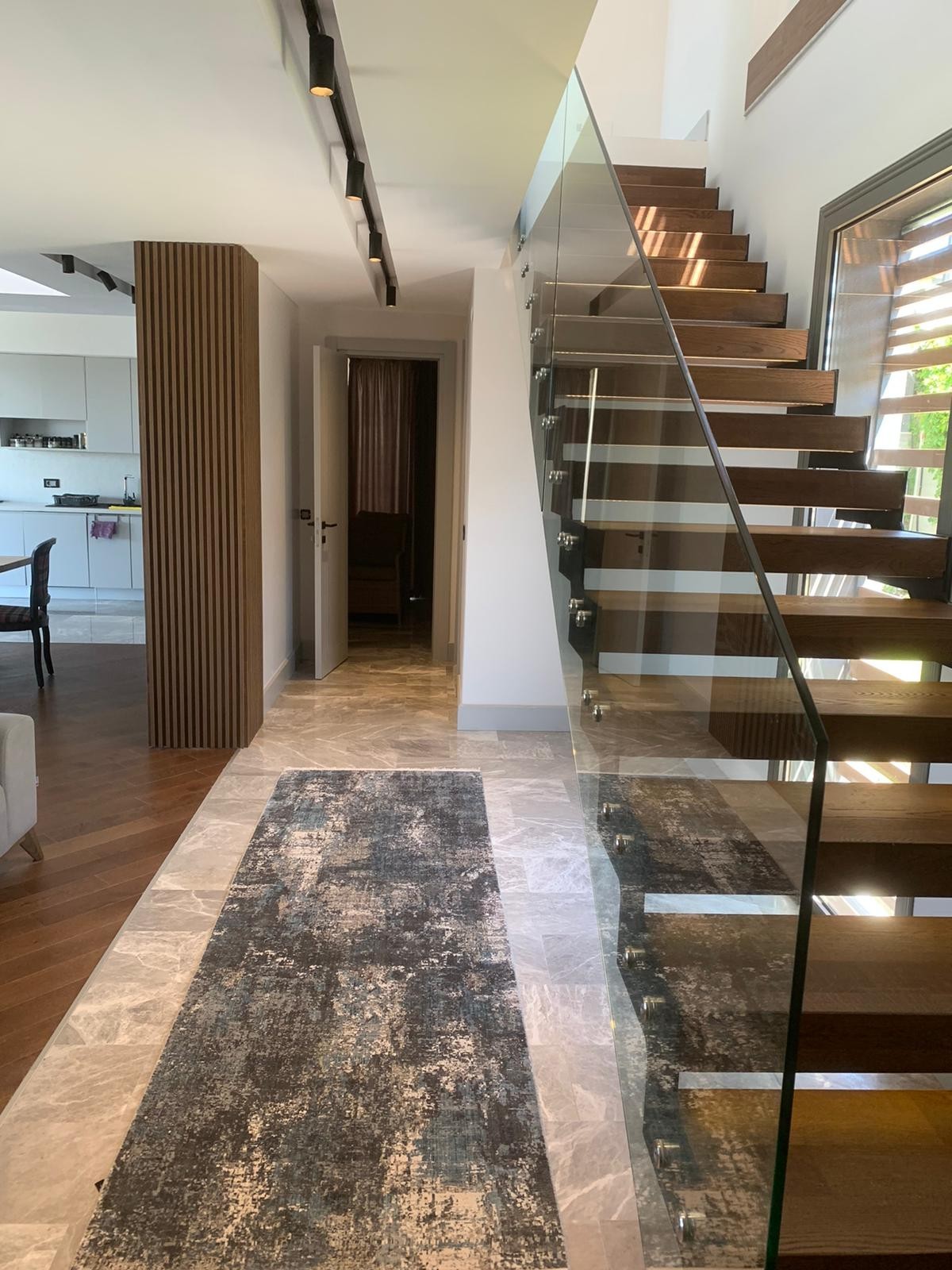 РОСКОШНАЯ ОТДЕЛЬНАЯ ВИЛЛА С ЧАСТНЫМ БАССЕЙНОМ В КУШАДАСЫ.