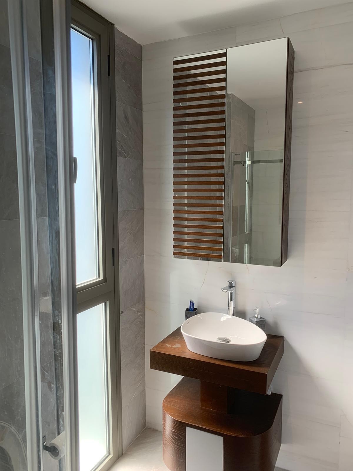 РОСКОШНАЯ ОТДЕЛЬНАЯ ВИЛЛА С ЧАСТНЫМ БАССЕЙНОМ В КУШАДАСЫ.