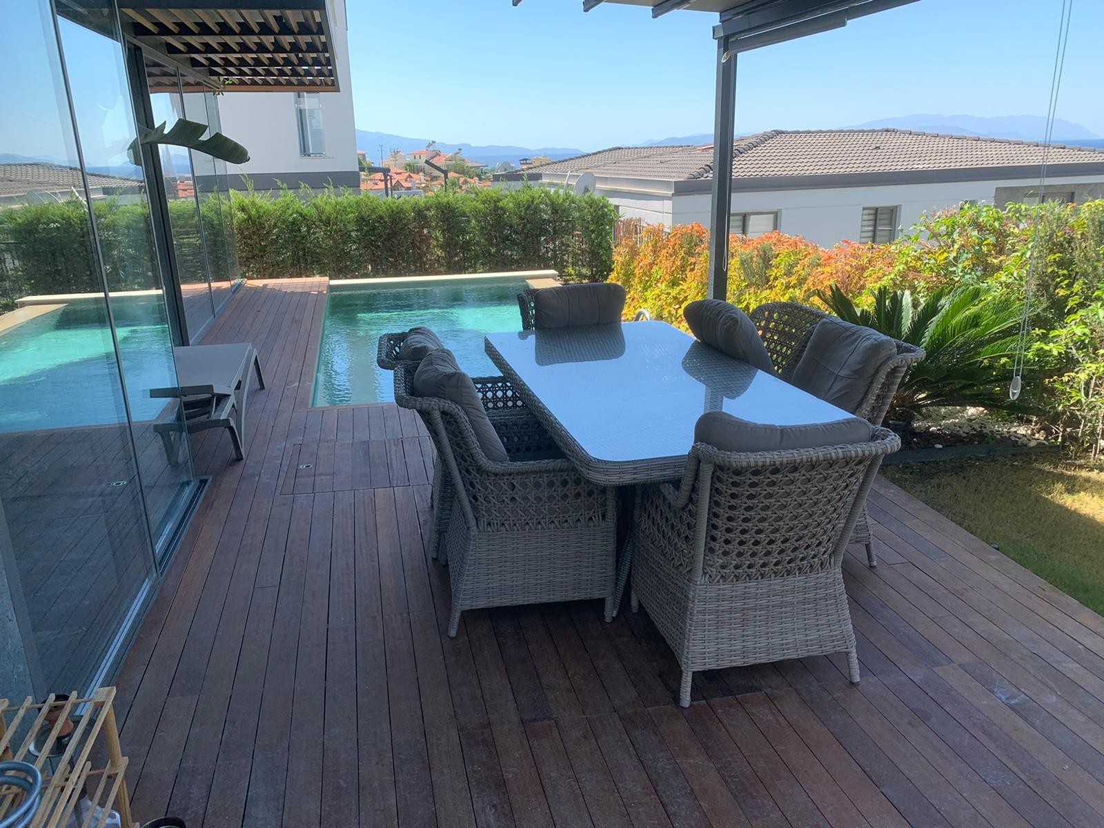 РОСКОШНАЯ ОТДЕЛЬНАЯ ВИЛЛА С ЧАСТНЫМ БАССЕЙНОМ В КУШАДАСЫ.