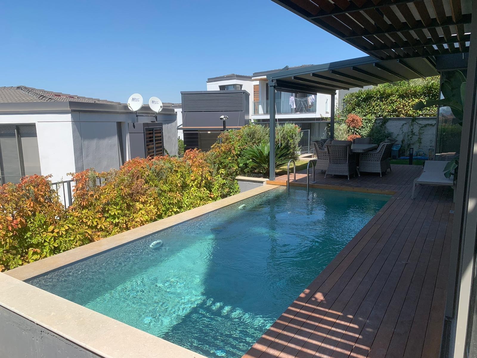 РОСКОШНАЯ ОТДЕЛЬНАЯ ВИЛЛА С ЧАСТНЫМ БАССЕЙНОМ В КУШАДАСЫ.