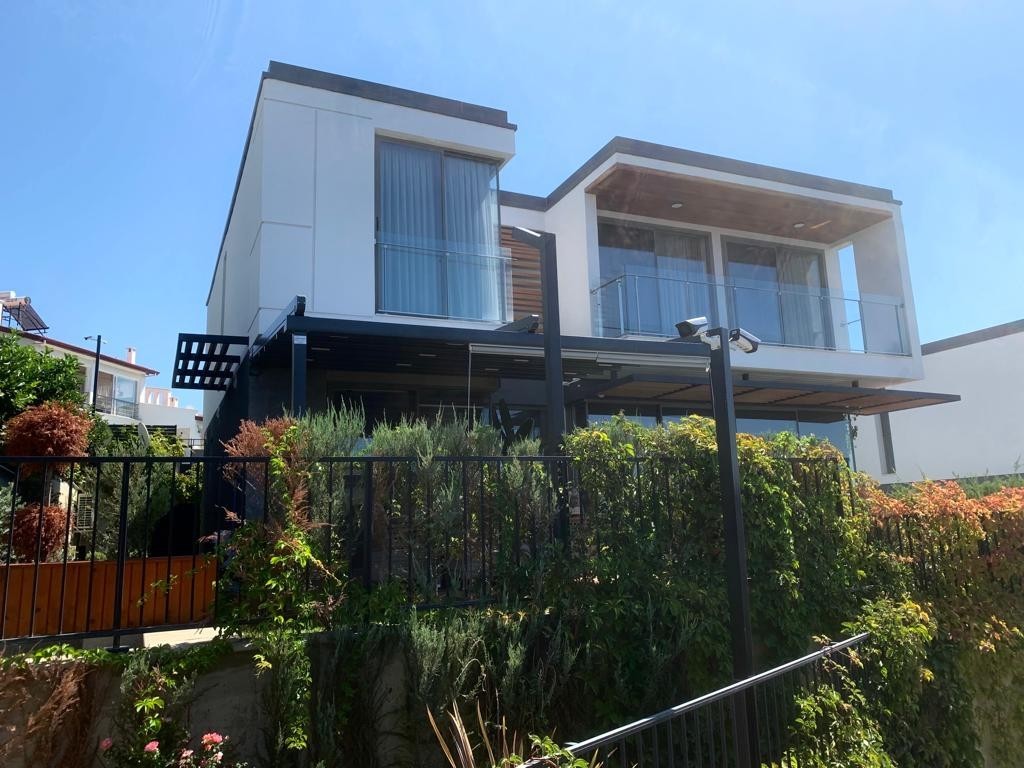 РОСКОШНАЯ ОТДЕЛЬНАЯ ВИЛЛА С ЧАСТНЫМ БАССЕЙНОМ В КУШАДАСЫ.