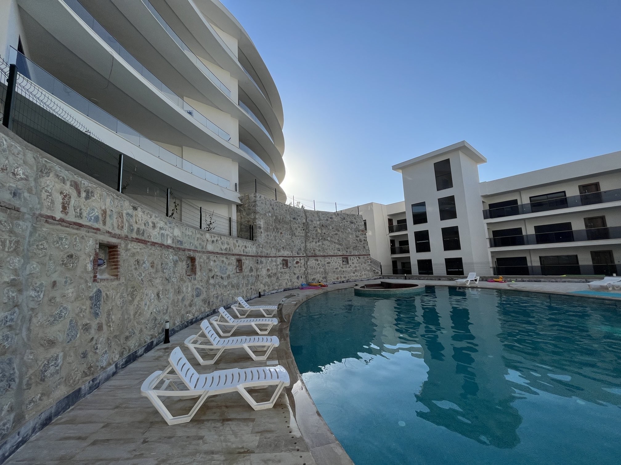 ЭЛИТНЫЕ КВАРТИРЫ В ПРЕСТИЖНОМ КОМПЛЕКСЕ В КУШАДАСЫ.