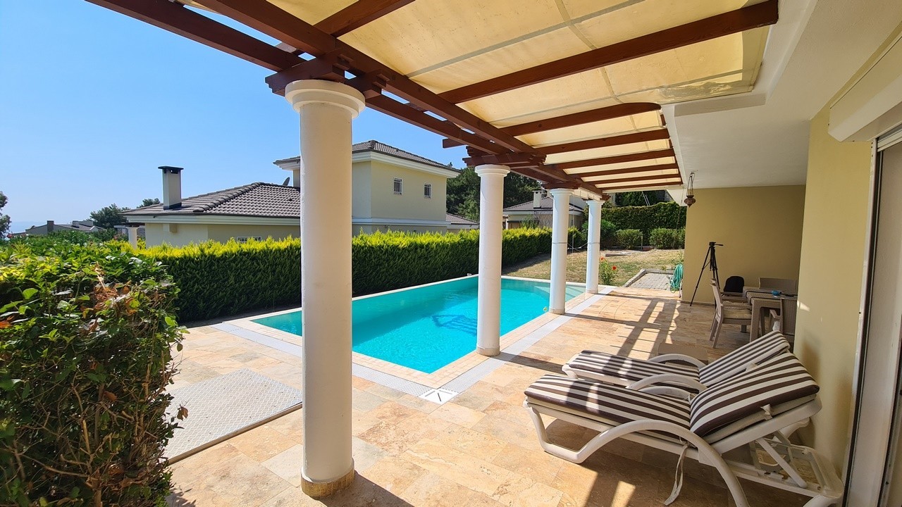 A magnificent villa in Kuşadası, offering both the tranquility of nature and close proximity to the city center.