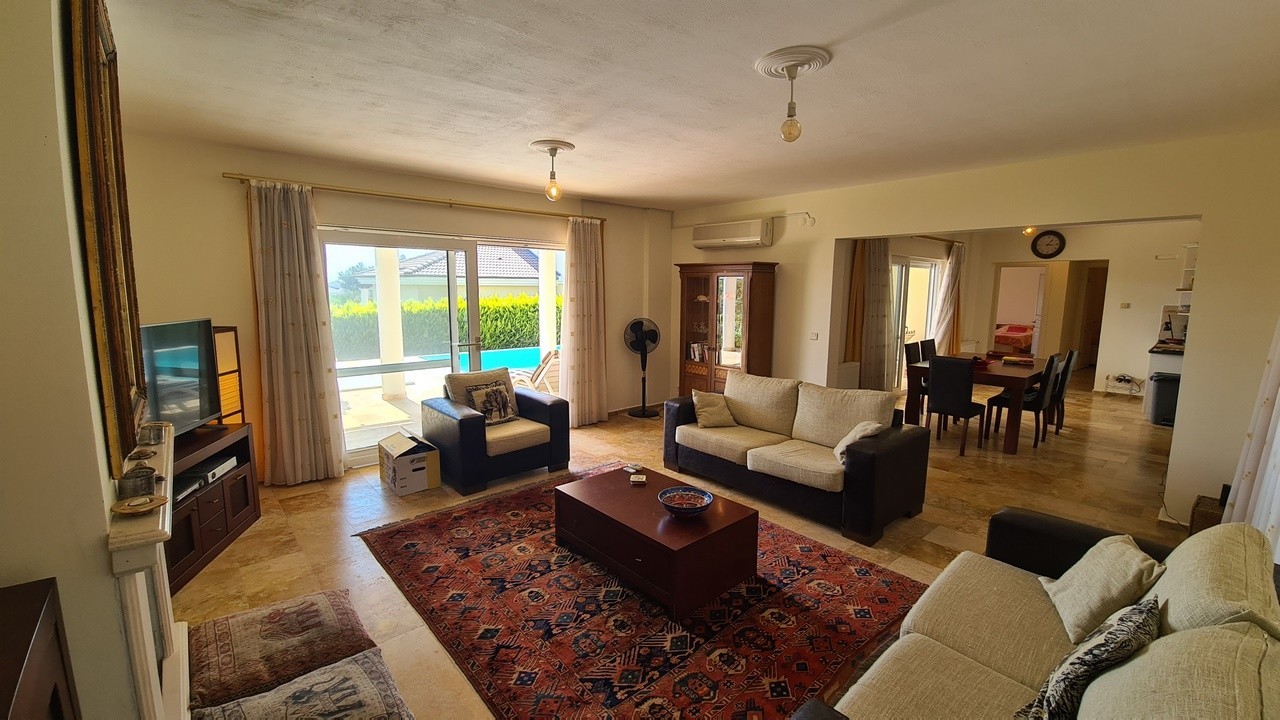 A magnificent villa in Kuşadası, offering both the tranquility of nature and close proximity to the city center.