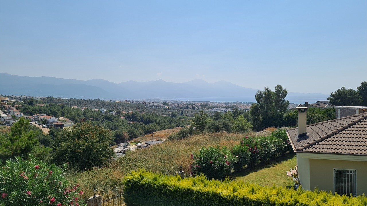 A magnificent villa in Kuşadası, offering both the tranquility of nature and close proximity to the city center.