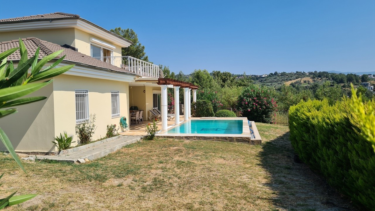 A magnificent villa in Kuşadası, offering both the tranquility of nature and close proximity to the city center.