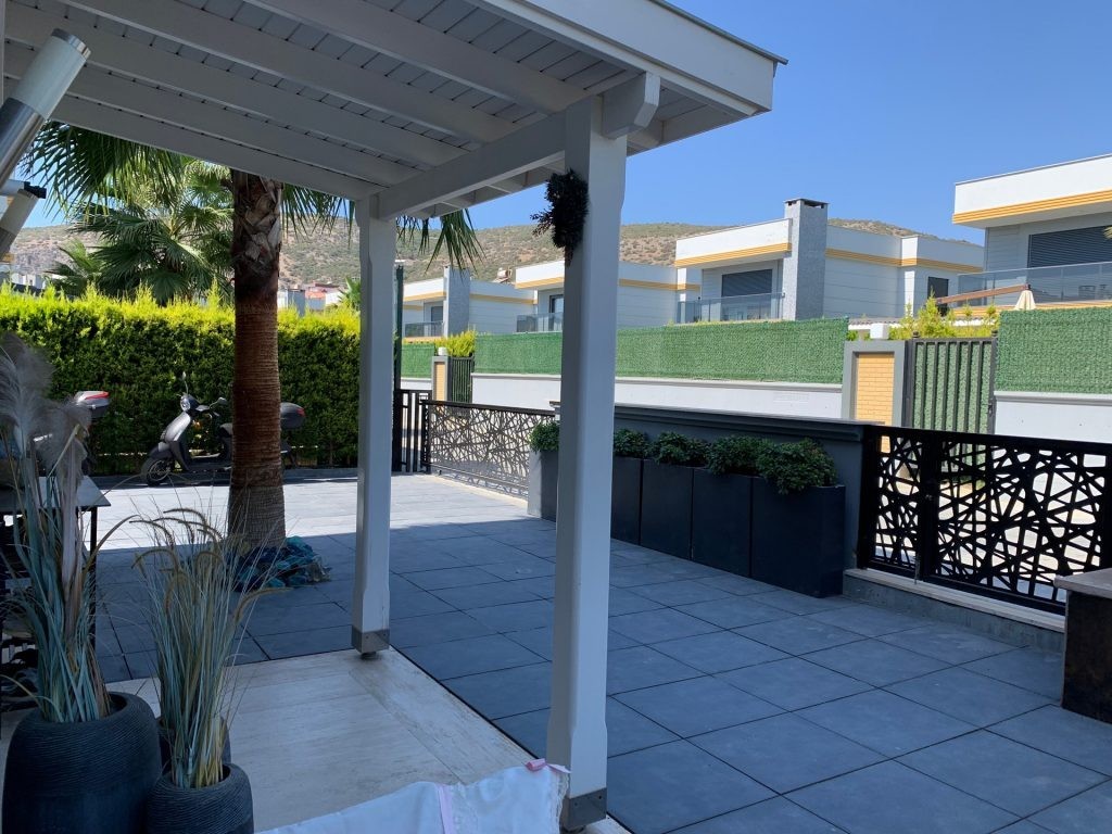 ОТДЕЛЬНАЯ ВИЛЛА С ЧАСТНЫМ САДОВЫМ УЧАСТКОМ В КУШАДАСЫ.