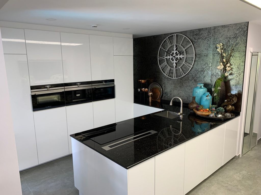 ОТДЕЛЬНАЯ ВИЛЛА С ЧАСТНЫМ САДОВЫМ УЧАСТКОМ В КУШАДАСЫ.