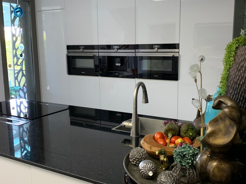 ОТДЕЛЬНАЯ ВИЛЛА С ЧАСТНЫМ САДОВЫМ УЧАСТКОМ В КУШАДАСЫ.