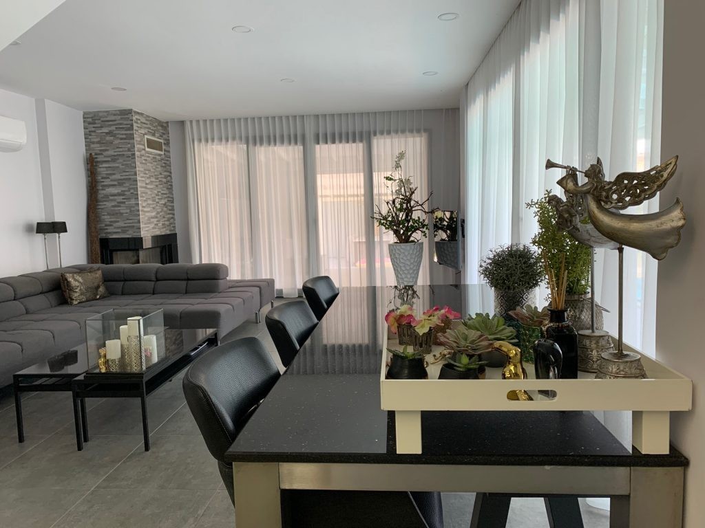 ОТДЕЛЬНАЯ ВИЛЛА С ЧАСТНЫМ САДОВЫМ УЧАСТКОМ В КУШАДАСЫ.