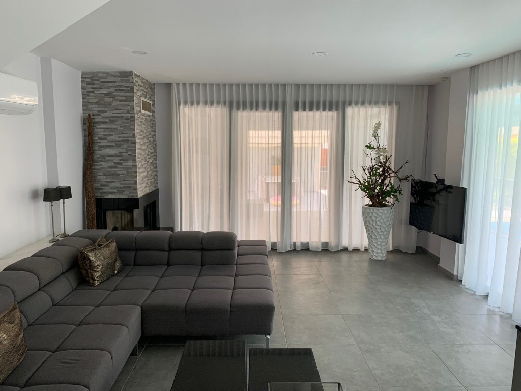 ОТДЕЛЬНАЯ ВИЛЛА С ЧАСТНЫМ САДОВЫМ УЧАСТКОМ В КУШАДАСЫ.